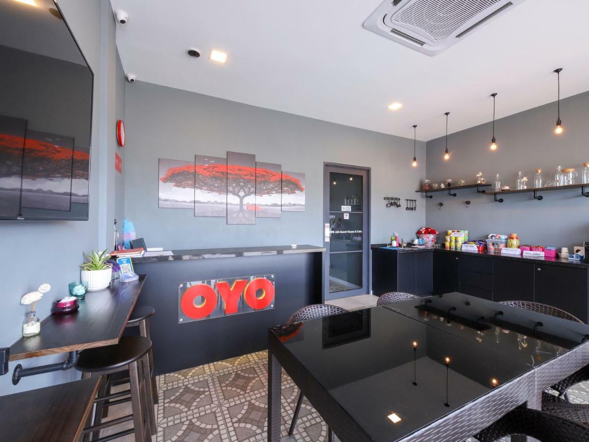 OYO 1145 Lea Guest House&Cafe Lukut Extérieur photo